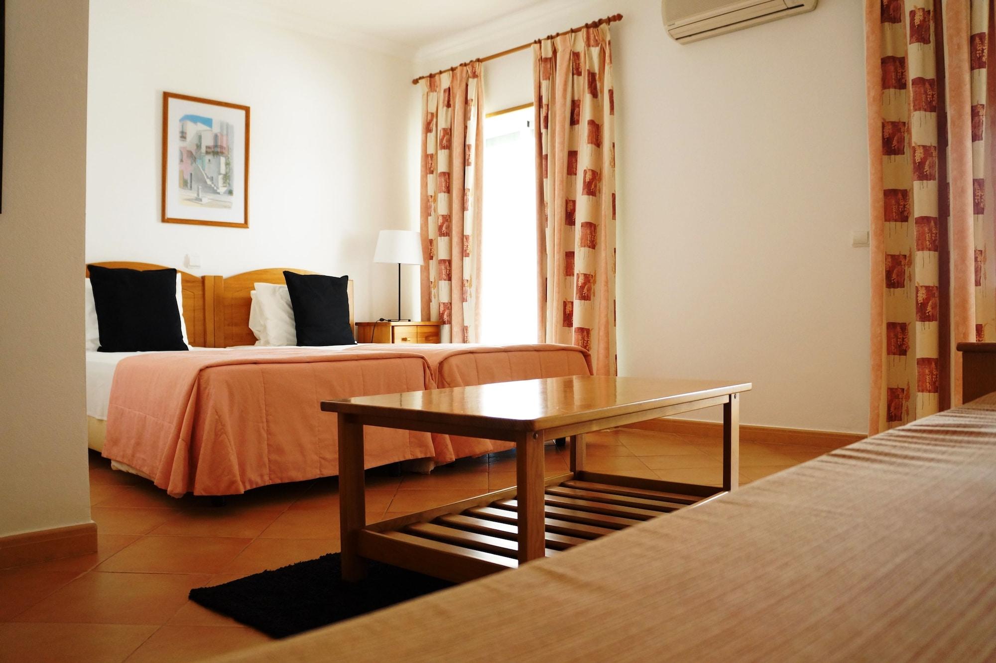 Oasis Beach Apartments Praia Da Luz Екстер'єр фото
